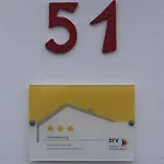 - Schalom 아파트 *